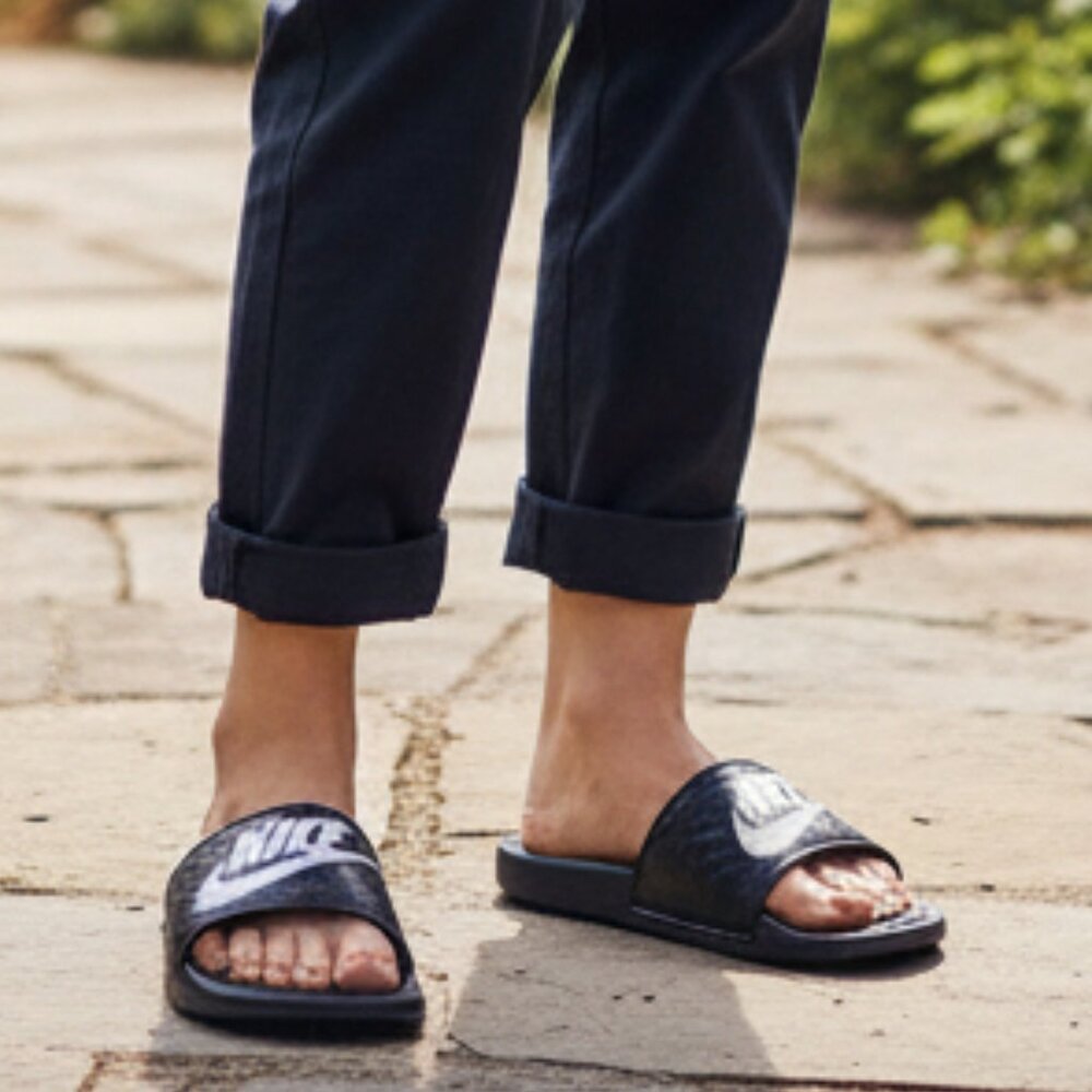 NIKE BENASSI Black Slides Womens 7 Summer Sandals Pool Beach